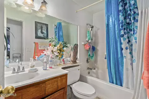 Bath - 8532 W Edgemont Ave, Phoenix, AZ 85037 photo 2 of 2