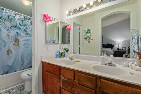 Bath - 8532 W Edgemont Ave, Phoenix, AZ 85037 photo 1 of 2