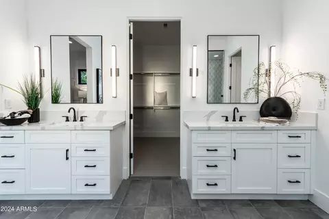 Bath - 2802 E Pierson St, Phoenix, AZ 85016 photo 1 of 2