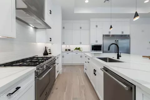 Kitchen - 2802 E Pierson St, Phoenix, AZ 85016 photo 2 of 2