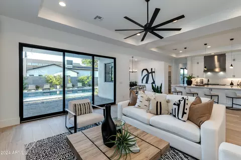 Living - 2802 E Pierson St, Phoenix, AZ 85016 photo 2 of 5