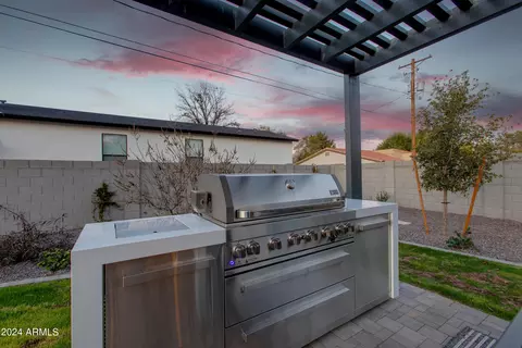 Exterior - 2802 E Pierson St, Phoenix, AZ 85016 photo 7 of 11