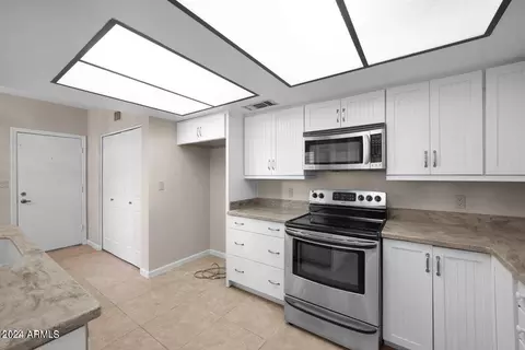 Kitchen - 1835 E Ranch Rd, Tempe, AZ 85284 photo 1 of 3