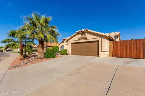 989 S Canal Dr, Gilbert, AZ 85296