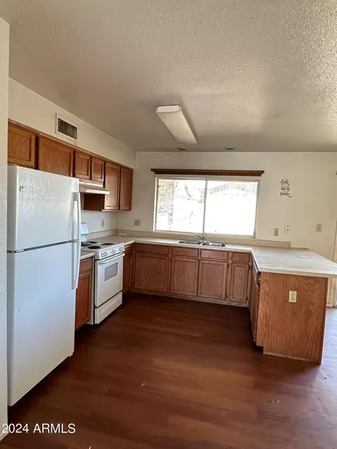 3924 W Paradise Dr, Phoenix, AZ 85029 photo 4