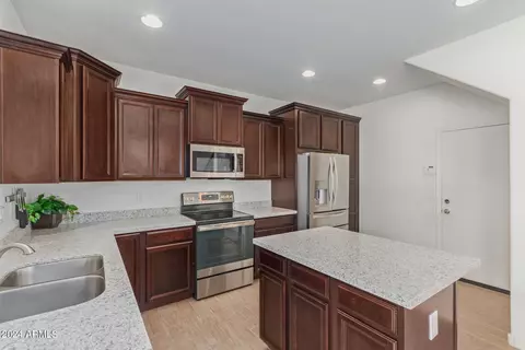 840 E Gary Ln, Phoenix, AZ 85042 photo 14