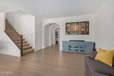 840 E Gary Ln, Phoenix, AZ 85042 photo 9