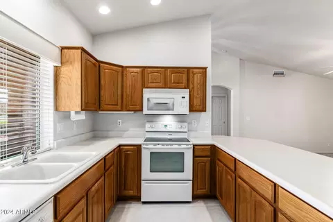 Kitchen - 11551 E Kilarea Ave, Mesa, AZ 85209 photo 2 of 4