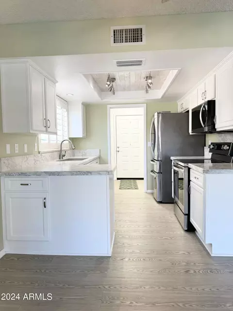 Kitchen - 7650 Edgewood Ave, Mesa, AZ 85208 photo 1 of 4