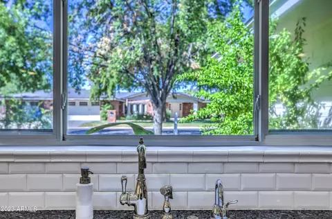 201 W Linger Ln, Phoenix, AZ 85021 photo 14