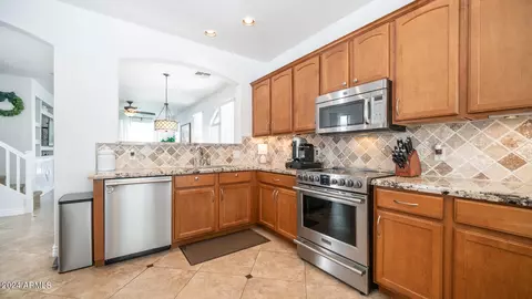 Kitchen - 3634 E Sundance Ave, Gilbert, AZ 85297 photo 3 of 4
