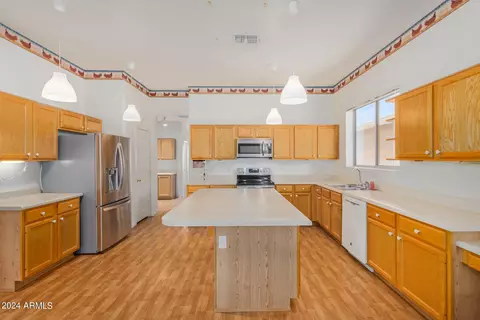 Kitchen - 125 E Smoke Tree Rd, Gilbert, AZ 85296 photo 4 of 4