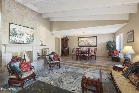 Living - 901 E Beck Ln, Phoenix, AZ 85022 photo 2 of 6