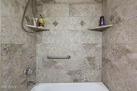 Bath - 901 E Beck Ln, Phoenix, AZ 85022 photo 5 of 5