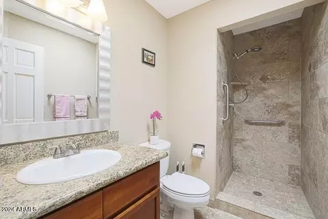 Bath - 901 E Beck Ln, Phoenix, AZ 85022 photo 4 of 5