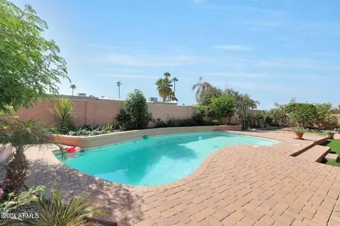 Exterior - 901 E Beck Ln, Phoenix, AZ 85022 photo 13 of 22