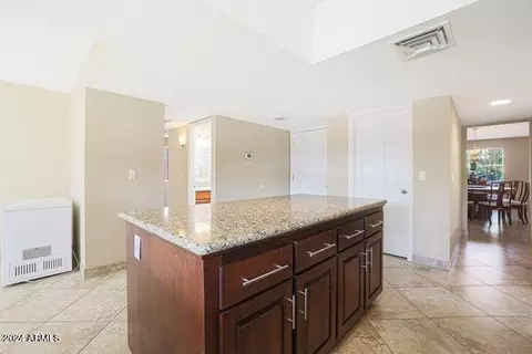 Kitchen - 901 E Beck Ln, Phoenix, AZ 85022 photo 4 of 6