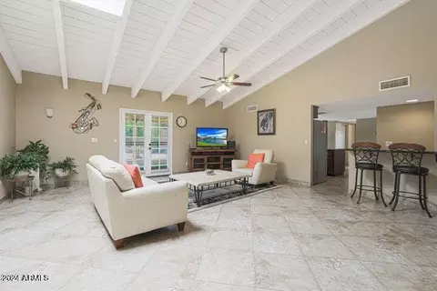 Living - 901 E Beck Ln, Phoenix, AZ 85022 photo 4 of 6