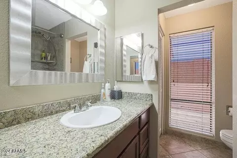 Bath - 901 E Beck Ln, Phoenix, AZ 85022 photo 3 of 5
