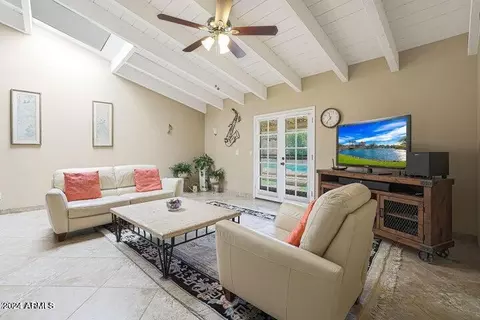 Living - 901 E Beck Ln, Phoenix, AZ 85022 photo 5 of 6