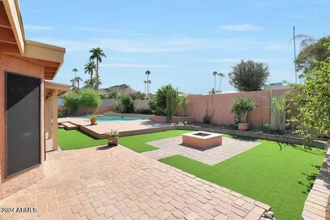 Exterior - 901 E Beck Ln, Phoenix, AZ 85022 photo 9 of 22