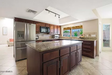 Kitchen - 901 E Beck Ln, Phoenix, AZ 85022 photo 1 of 6