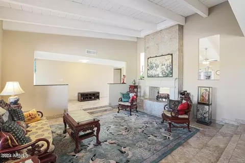Living - 901 E Beck Ln, Phoenix, AZ 85022 photo 3 of 6