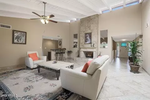 Living - 901 E Beck Ln, Phoenix, AZ 85022 photo 6 of 6