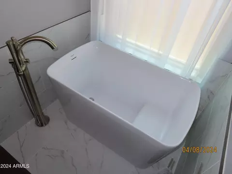 Bath - 701 S Oak St, Gilbert, AZ 85233 photo 7 of 18