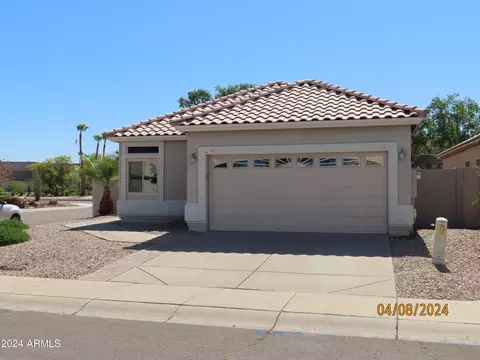 Exterior - 701 S Oak St, Gilbert, AZ 85233 photo 2 of 31