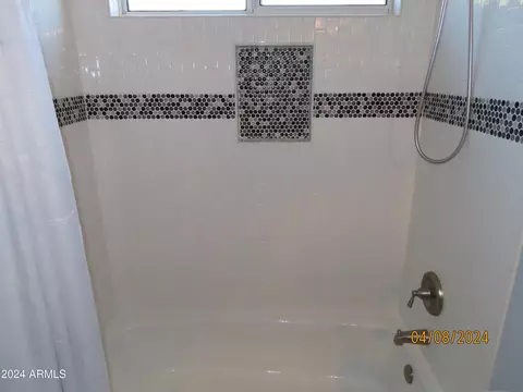 Bath - 701 S Oak St, Gilbert, AZ 85233 photo 16 of 18