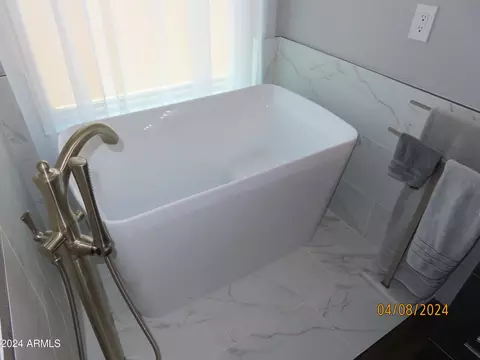 Bath - 701 S Oak St, Gilbert, AZ 85233 photo 8 of 18