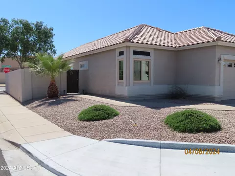 Exterior - 701 S Oak St, Gilbert, AZ 85233 photo 3 of 31