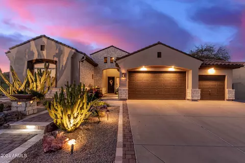 460 W Stirrup Ln, San Tan Valley, AZ 85143