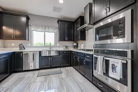 Kitchen - 2333 E Mews Rd, Gilbert, AZ 85298 photo 3 of 4