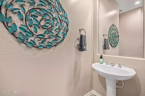 Bath - 6563 S Legend Ct, Gilbert, AZ 85298 photo 5 of 5