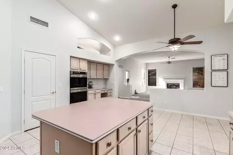 Kitchen - 904 E Constitution Dr, Gilbert, AZ 85296 photo 2 of 5