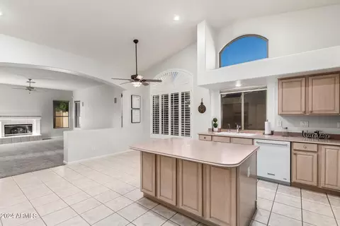 Kitchen - 904 E Constitution Dr, Gilbert, AZ 85296 photo 1 of 5