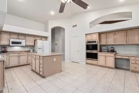 Kitchen - 904 E Constitution Dr, Gilbert, AZ 85296 photo 5 of 5