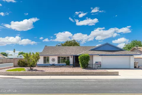5703 W Tierra Buena Ln, Glendale, AZ 85306