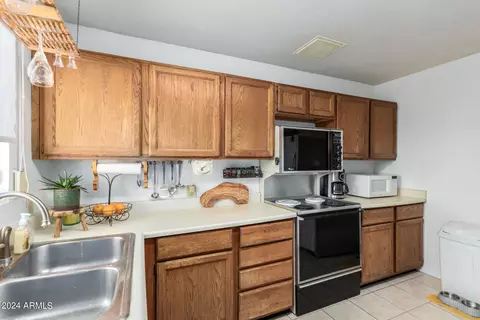 Kitchen - 1202 E Shangri La Rd, Phoenix, AZ 85020 photo 3 of 5