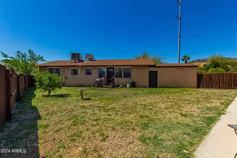 Exterior - 1202 E Shangri La Rd, Phoenix, AZ 85020 photo 8 of 9