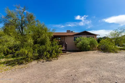 Exterior - 1202 E Shangri La Rd, Phoenix, AZ 85020 photo 2 of 9