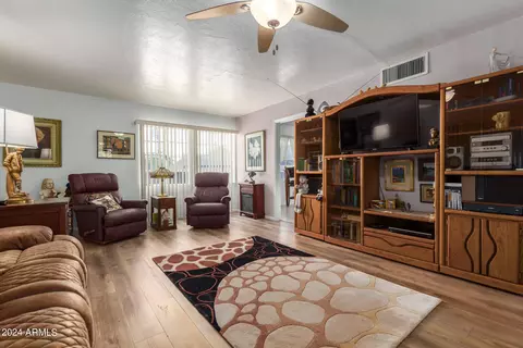 Living - 1202 E Shangri La Rd, Phoenix, AZ 85020 photo 3 of 3