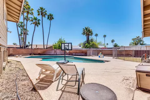 Exterior - 401 E Carson Dr, Tempe, AZ 85282 photo 5 of 18