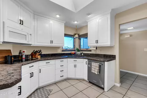 Kitchen - 401 E Carson Dr, Tempe, AZ 85282 photo 2 of 4