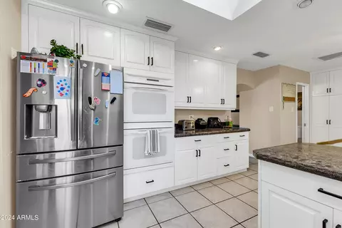 Kitchen - 401 E Carson Dr, Tempe, AZ 85282 photo 4 of 4
