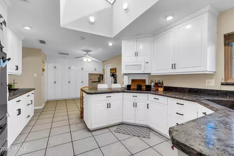 Kitchen - 401 E Carson Dr, Tempe, AZ 85282 photo 3 of 4