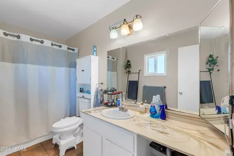 Bath - 401 E Carson Dr, Tempe, AZ 85282 photo 1 of 4