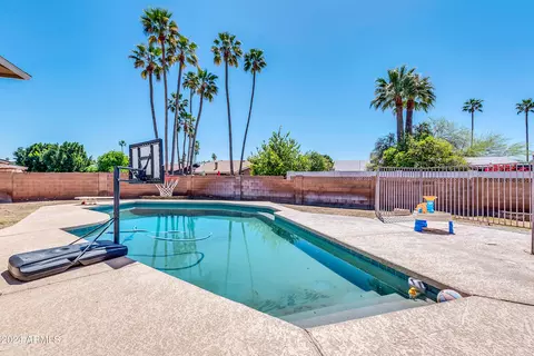 Exterior - 401 E Carson Dr, Tempe, AZ 85282 photo 14 of 18